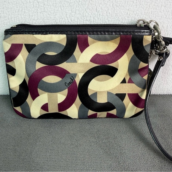 Coach appear Wristlet Horse & Carriage Logo Purple Lining Zip Top and Hang Tag - Picture 7 of 9